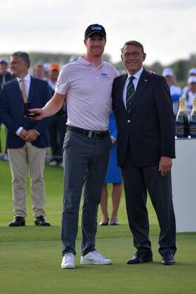 17-09-2017 GOLF:KLM OPEN:SPIJK KLM Open 2017 , The Dutch, finaledag Wil Besseling ontvangt de prijs voor beste Nederlander Foto: Henk Seppen xVIxVIxImagesx xSoenarxChamidxsportfotografiexIVx 8778487