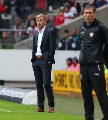 Stuttgart vs VfL 1 BL Stuttgart Germany 16 09 2017 Football VfB Stuttgart vs VfL Wolfsburg 1 BL Season 2017 2018 Mercedes Benz Arena Picture shows Head coach Andries Jonker VfL Wolfsburg Stuttgart