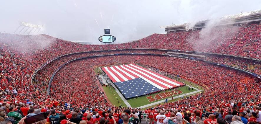 September 17, 2017 - Kansas City, MO, USA - Fans cheer at the end of the national anthem as first responders hold a field-sized American flag on the field before a game between the Kansas City Chiefs and Philadelphia Eagles on Sunday, Sept. 17, 2017 at Arrowhead Stadium in Kansas City, Mo. Philadelphia Eagles vs. Kansas City Chiefs - ZUMAm67_ 20170917_zaf_m67_078 Copyright: xJohnxSleezerx