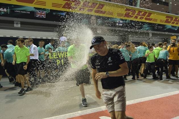 Lewis Hamilton GB 44 Mercedes AMG Petronas motor aviation Valtteri Botta Fin 77 Mercedes AMG Petronas motor aviation Team jubilation grand Prize from Singapore 2017 Race motor aviation Formula 1 17 09 2017 Singapore Copyright: xEIBNER JERRYxANDREx EP_JAE