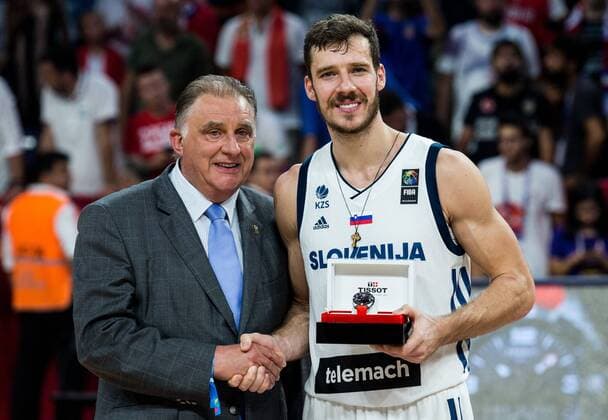 17 09 2017 Sinan Erdem Dome Istanbul Door FIBA Eurobasket 2017 Slovenia vs Serbia Final in Picture Goran Dragic of Slovenia AS Most Valuable Player MVP celebrating AT Trophy Ceremony After Winning during The Eurobasket 2017 Final Match between Slovenia and Serbia AT The Sinan Erdem Dome in Istanbul Turkey ON 2017 09 17 Istanbul  EX_SPIDA
