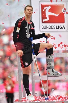 Manuel later Goalkeeper FC Bavaria Munich with Kruecken Manuel later faellt Duer the Rest the Year out Photo Archive Manuel later Goalkeeper FC Bavaria Munich to Kruecken injured Injury Award Ceremony Football 1 Bundesliga 34 Matchday FC Bavaria Munich m SC Freiburg Fri 4 1 German Master German Championship at 20 05 2017 in Munich Germany A l l I A n Z A r E Na Â