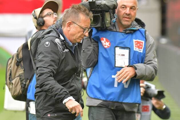 19 09 2017 xtkx Football 2 Bundesliga 1 FC Kaiserslautern Ore Mountains Aue emspor v l Norbert Meier Kaiserslautern Kaiserslautern