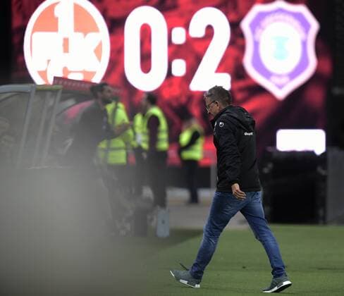 Football 2 Bundesliga Season 2017 18 Kaiserslautern Fritz Walter Stadium 19 9 2017 1 FC Kaiserslautern FCK FC Ore Mountains Aue Aue 0 2 Finish team manager Norbert Meier 1 FC Kaiserslautern Football 2 Bundesliga 1 FC Kaiserslautern