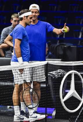 Bilder des Tages - SPORT R-L Czech tennis player TOMAS BERDYCH and Swiss ROGER FEDERER in action during the training session prior to the first edition of the Laver Cup tennis tournament in Prague, Czech Republic, on September 20, 2017. The team of Europe will compete with the world selection. (CTKxPhoto VitxSimanek) CTKPhotoP201709200861701  VIS 004