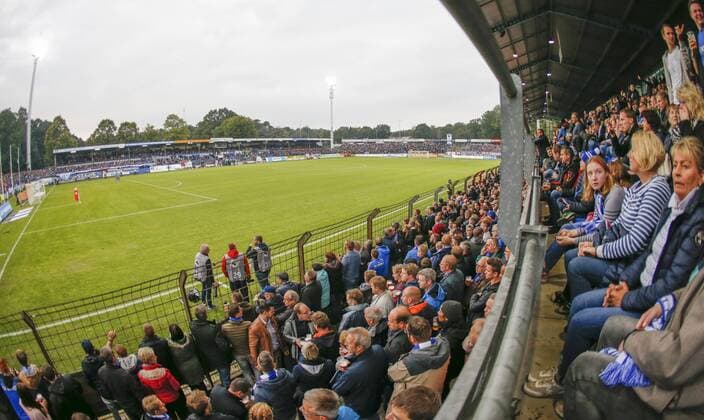 20 09 2017 Hänsch Arena Meppen GER 3 League SV Meppen vs VfL Osnabrück Excitement in the sold-out stadium before the match View into the main stand Meppen Niedersachsen Germany Hänsch Arena