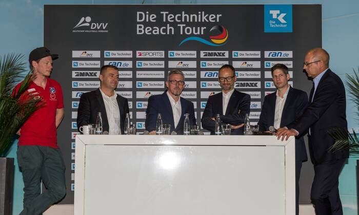PK The technicians Beach Tour Tour 2018 Hamburg on 21 09 2017 Markus Boeckermann German Champion HSV Zeljko Karajica CEO 7Sports Andreas Bündert Head of Division Marketing Tehniker Thomas Krone President DVV Arne Dirks Managing Director Deutshe Volleyball Sport GmbH Frank Ehrich Comtent GmbH PK The technicians Beach Tour Tour 2018 on 21 Beach Club Hamburg xPWx
