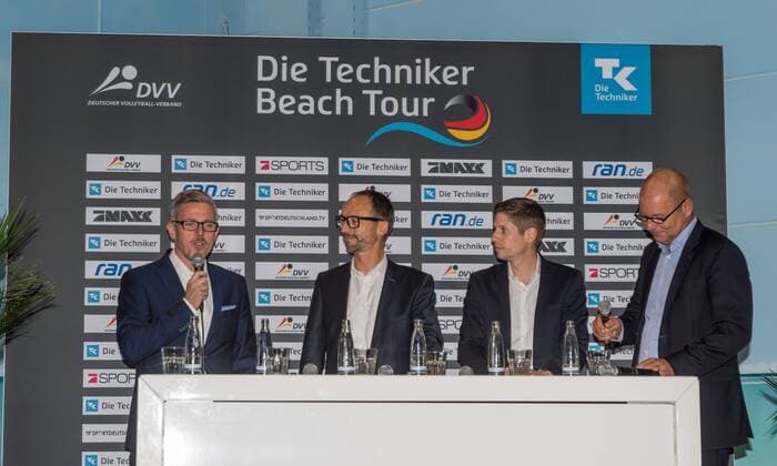 PK The technicians Beach Tour Tour 2018 Hamburg on 21 09 2017 Andreas Buendert Head of Marketing Marketing Tehniker Thomas Krone President DVV Arne Dirks Managing Director Deutshe Volleyball Sport GmbH Frank Ehrich Comtent GmbH PK The technicians Beach Tour Tour 2018 at 21 09 2017 Beach Center Hamburg xPWx