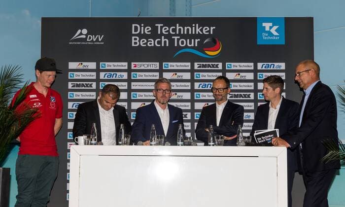 PK The technicians Beach Tour Tour 2018 Hamburg on 21 09 2017 Markus Boeckermann German Champion HSV Zeljko Karajica CEO 7Sports Andreas Buendert Head of Division Marketing Tehniker Thomas Krone President DVV Arne Dirks Managing Director Deutshe Volleyball Sport GmbH Frank Ehrich Comtent GmbH PK The technicians Beach Tour Tour 2018 on the 21st Beach Club Hamburg xPWx