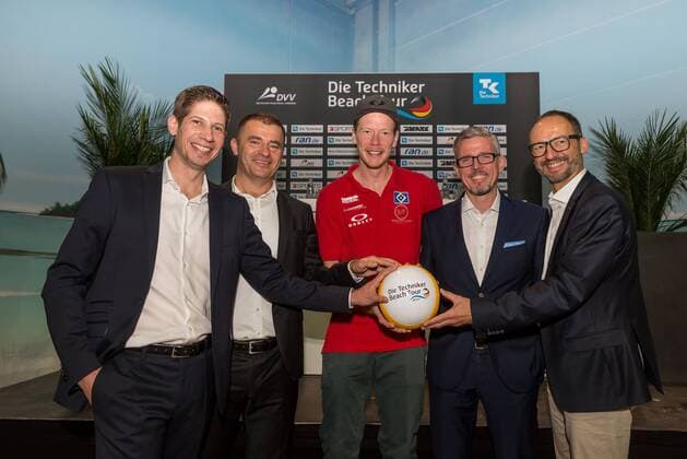 PK The technicians Beach Tour Tour 2018 Hamburg on 21 09 2017 Arne Dirks Managing Director Deutshe Volleyball Sport GmbH Zeljko Karajica CEO 7Sports Markus Boeckermann German Champion HSV Andreas Buendert Head of Division Marketing Tehniker Thomas Krone President DVV PK The Technicians Beach Tour Tour 2018 on 21 09 2017 Beach Center Hamburg xPWx