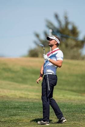 Joost Luiten watches the ball after his second shot during day 2 of the European Tour - Portugal Masters 2017 at Dom Pedro Victoria Golf Course, Vilamoura, Portugal on 22 September 2017. Copyright: xMatthewxBuchanx 16770065