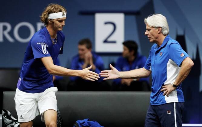 Themen der Woche - SPORT Bilder des Tages - SPORT TENNIS - Laver Cup 2017 PRAGUE,CZECH REPUBLIC,22.SEP.17 - TENNIS - Laver Cup, Team Europe vs Team World. Image shows Alexander Zverev (GER) and Bjoern Borg (SWE). GEPAxpictures xMatthiasxHauer