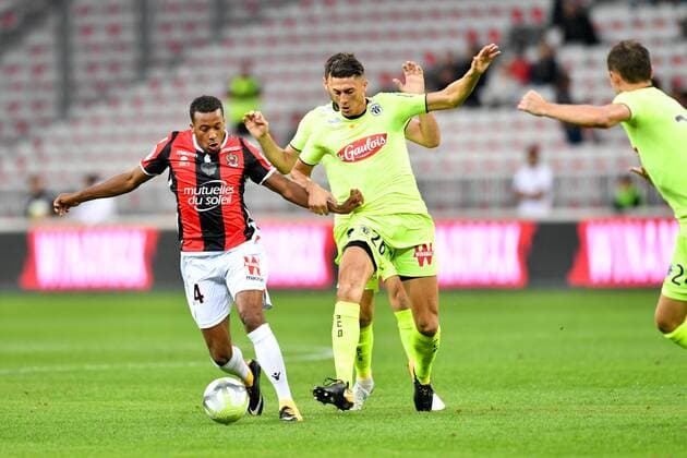 26 Mehdi TAHRAT sco 14 ALASSANE PLEA nice FOOTBALL Nice vs Angers Ligue 1 Conforama 22 09 2017 FEP Panoramic 