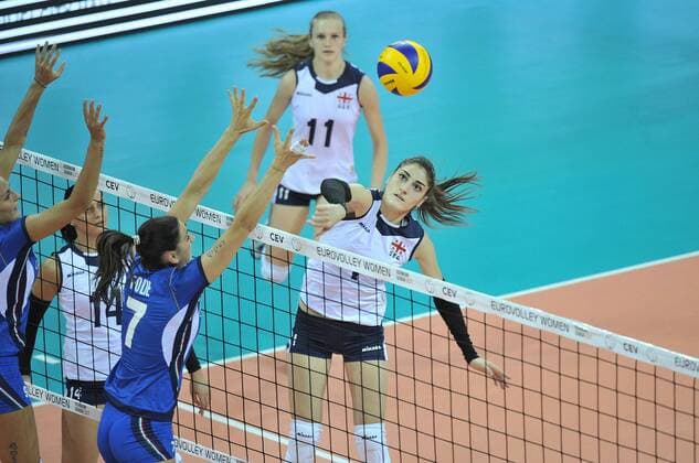 (170923) -- TBILISI, Sept. 23, 2017 -- Georgia s M. Gaprindashvili (1st R) competes during the match in Group B of the 2017 European Women s Volleyball Championship between Georgia and Italy in Tbilisi, Georgia, on Sept. 22, 2017. Italy won the match by 3-0. ) (SP)GEORGIA-TBILISI-EUROPEAN WOMEN S VOLLEYBALL CHAMPIONSHIP KulumbegashvilixTamuna 