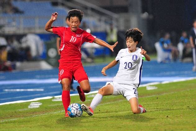 (170923) -- CHONBURI, Sept. 23, 2017 -- Kim Ryu Song (L) of the Democratic People s Republic of Korea (DPRK) vies with Cho Mijin of the Republic of Korea (ROK) during the AFC U-16 Women s Championship 2017 final match at Chonburi Stadium in Chonburi, Thailand, Sept. 23, 2017. DPRK won the champion in the AFC U-16 Women s Championship 2017 after defeating ROK 2-0. ) (ljd) (SP) THAILAND-CHONBURI-SOCCER-AFC U16 WOMEN S CHAMPIONSHIP-FINAL-DPRK VS ROK RachenxSageamsak 