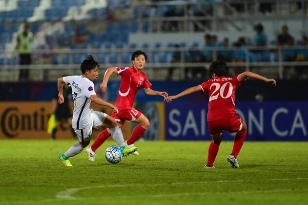 (170923) -- CHONBURI, Sept. 23, 2017 -- Chun Garam (L) of the Republic of Korea (ROK) vies with Yun Ji Hwa (C) and Pak Hye Gyong of the Democratic People s Republic of Korea (DPRK) during the AFC U-16 Women s Championship 2017 final match at Chonburi Stadium in Chonburi, Thailand, Sept. 23, 2017. DPRK won the champion in the AFC U-16 Women s Championship 2017 after defeating ROK 2-0. ) (ljd) (SP) THAILAND-CHONBURI-SOCCER-AFC U16 WOMEN S CHAMPIONSHIP-FINAL-DPRK VS ROK LixMangmang 