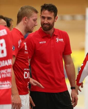 23.09.2017 - Volleyball - 2. Bundesliga Süd Männer - Saison 2016 2017 - SV Schwaig - SV Fellbach - JüRa - Thigo Jose Welter (Trainer SV Fellbach ) bei Auszeit