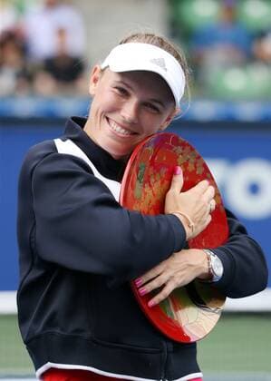 Themen der Woche - SPORT Bilder des Tages - SPORT September 24, 2017, Tokyo, Japan - Defending champion Caroline Wozniacki of Denmark holds the trophy of the Toray Pan Pacific Open tennis championships in Tokyo on Sunday, September 24, 2017. Wozniacki defeated Pavlyuchenkova 6-0, 7-5 in the final and clinched the victory. NOxTHIRDxPARTYxSALES.  (lwxa013895)
