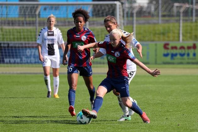 v.li.: Eseosa Aigbogun (Potsdam, 16), Caroline Siems (Potsdam, 3), Anja Maike Hegenauer (Freiburg, 24), Aktion, Action, Spielszene, Fussball, Allianz Frauen-Bundesliga, SC Freiburg - 1. FFC Turbine Potsdam, xozx