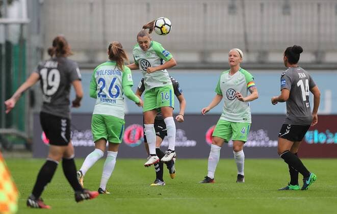 Kopfball Noelle Maritz (VfL Wolfsburg)