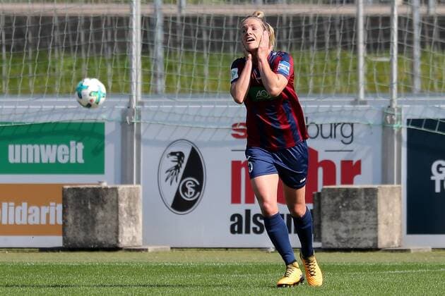 v.li.: Elise Kellond Knight (Potsdam, 6), enttäuscht schauend, Enttäuschung, Frustration, disappointed, pessimistisch, Fussball, Allianz Frauen-Bundesliga, SC Freiburg - 1. FFC Turbine Potsdam, xozx