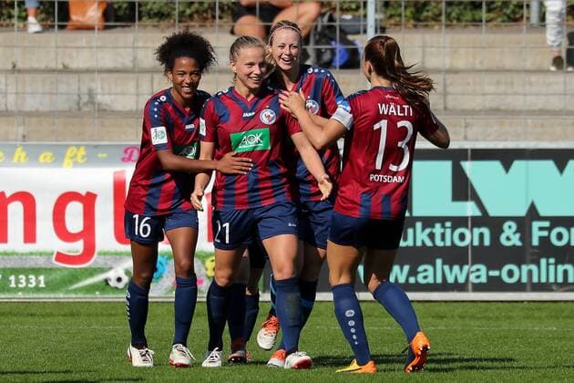 v.li.: Eseosa Aigbogun (Potsdam, 16), Tabea Kemme (Potsdam, 21), Amanda Ilestedt (Potsdam, 14), Lia Wälti (Potsdam, 13), jubeln über das Tor zum 0:1, Jubel, Torjubel, Torerfolg, celebrate the goal, goal, celebration, Jubel ueber das Tor, optimistisch, Action, Aktion, Fussball, Allianz Frauen-Bundesliga, SC Freiburg - 1. FFC Turbine Potsdam, xozx