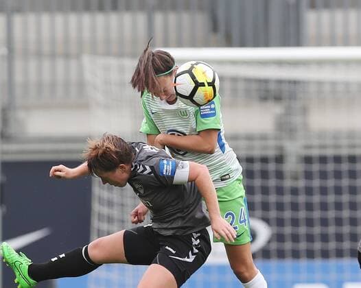 Kopfball Joelle Wedemeyer (VfL Wolfsburg)