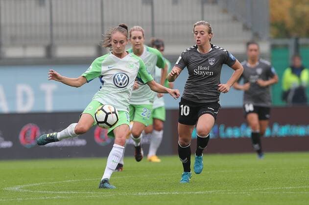 Tessa Wullaert (VfL Wolfsburg) am Ball