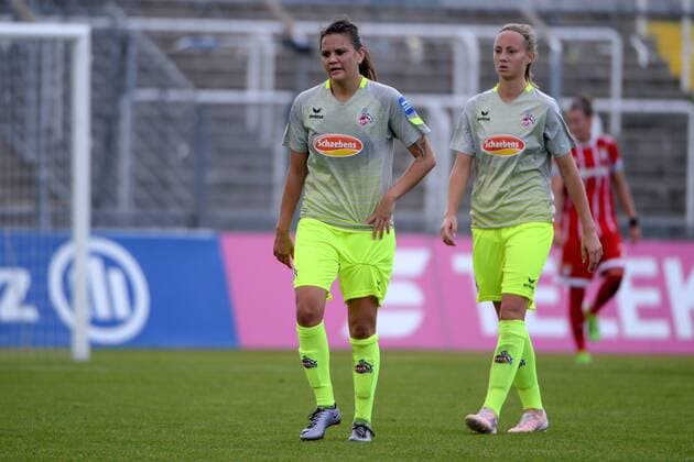 v.li.: Amber Hearn (Köln, 10) Meike Meßmer (Meike Messmer, Köln, 20) nach Spielende enttäuscht schauend, Enttäuschung, Frustration, disappointed, pessimistisch, Fussball,Allianz Frauen-Bundesliga, FC Bayern München - 1. FC Köln, xslx