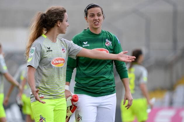 v.li.: Julia Arnold (Köln, 31) Anne-Kathrine Kremer (Anka Kremer, Torwart, Köln, 1) nach Spielende enttäuscht schauend, Enttäuschung, Frustration, disappointed, pessimistisch, Fussball,Allianz Frauen-Bundesliga, FC Bayern München - 1. FC Köln, xslx
