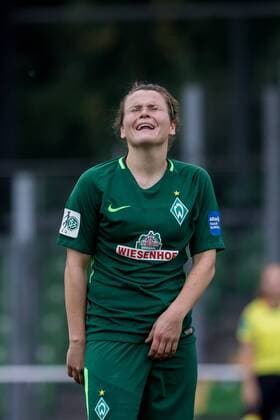 Themen der Woche - SPORT Bilder des Tages - SPORT Janine Angrick (SV Werder Bremen, 8) enttäuscht, enttäuscht schauend, disappointed nach vergebener Torchance, Fussball, Allianz Frauen-Bundesliga, SV Werder Bremen - MSV Duisburg, xdgx