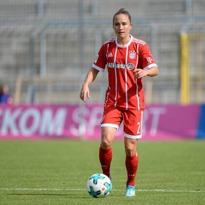 Gina Lewandowski (FC Bayern München, FCB, 2) Freisteller, Einzelbild, Aktion, Action, Fussball,Allianz Frauen-Bundesliga, FC Bayern München - 1. FC Köln, xslx