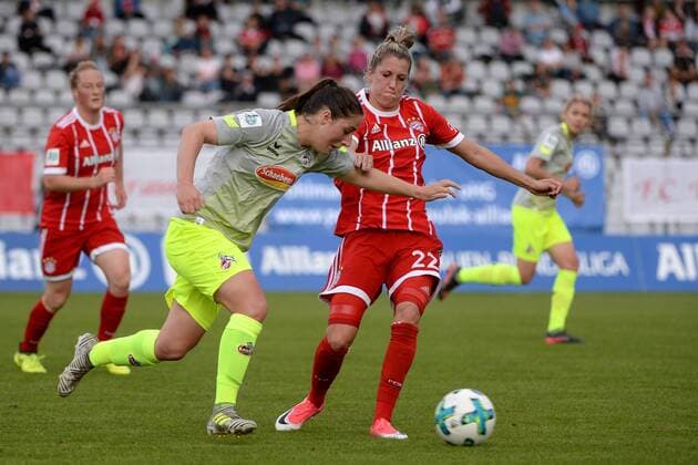 v.li.: Karoline Kohr (Köln, 13) Verena Faißt (Faisst, Feisst, Feist, Faist, FC Bayern München, FCB, 22) im Zweikampf, Duell, duel, tackle, Dynamik, Action, Aktion, Fussball,Allianz Frauen-Bundesliga, FC Bayern München - 1. FC Köln, xslx