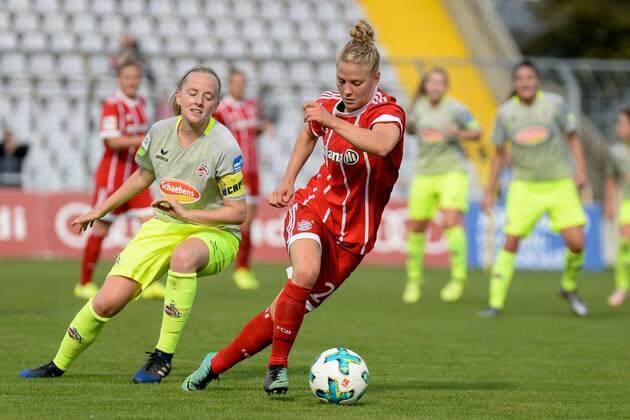 v.li.: Anna Kirschbaum (Köln, 5) Leonie Maier (FC Bayern München, FCB, 20), Fussball,Allianz Frauen-Bundesliga, FC Bayern München - 1. FC Köln, xslx