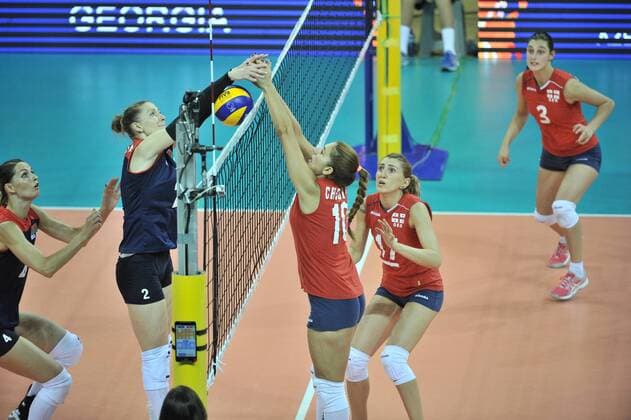 (170925) -- TBILISI, Sept. 25, 2017 -- Georgia s I.Chelidze (3rd R) competes with Belarus s V.Palcheuskaya (2nd L) during the match in Group B of the 2017 European Women s Volleyball Championship between Georgia and Belarus in Tbilisi, Georgia, on Sept. 24, 2017. Belarus won 3-0. ) (SP)GEORGIA-TBILISI-VOLLEYBALL-EUROPEAN WOMEN S CHAMPIONSHIP KulumbegashvilixTamuna 