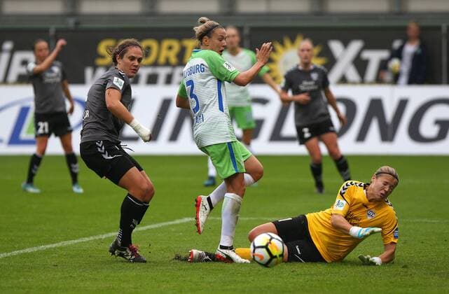 VfL vs Jena , Frauen Wolfsburg, Deutschland. 24.09.2017, FUßBALL - VfL Wolfsburg vs FF USV Jena, 1. Allianz Frauen Bundesliga, Saison 2017-18. Bild zeigt: Zsanett Jakabfi (VfL Wolfsburg) Wolfsburg