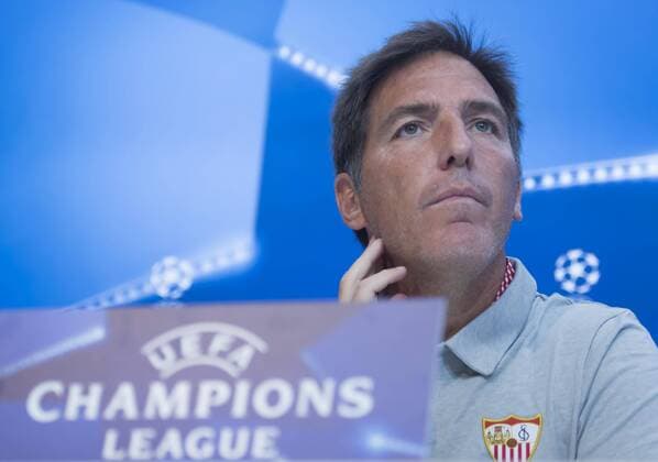Bilder des Tages - SPORT Sevilla s FC head coach, Argentine Eduardo Berizzo, addresses a press conference PK Pressekonferenz after the team s training session in Seville, Spain, 25 September 2017. Sevilla FC press conference !ACHTUNG: NUR REDAKTIONELLE NUTZUNG!  Copyright: xRAULxCAROx 20170925-636419494233033714