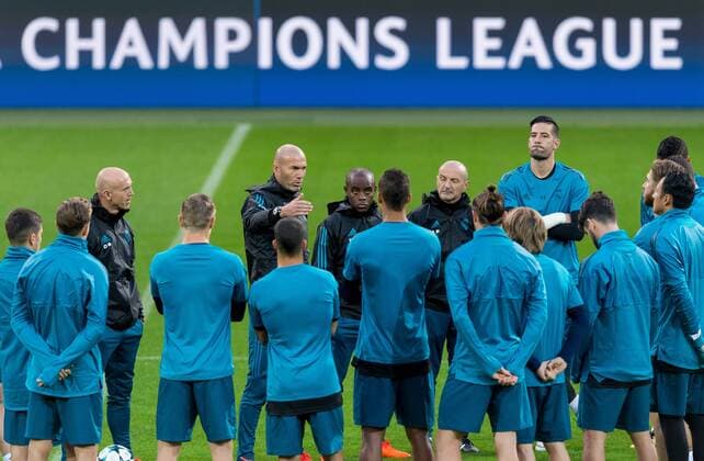 Dortmund, Germany, 25.09.2017, UEFA Champions League Training von Real Madrid, Trainer Zinedine Zidane (Real) spricht zur mannschaft ( DeFodi001