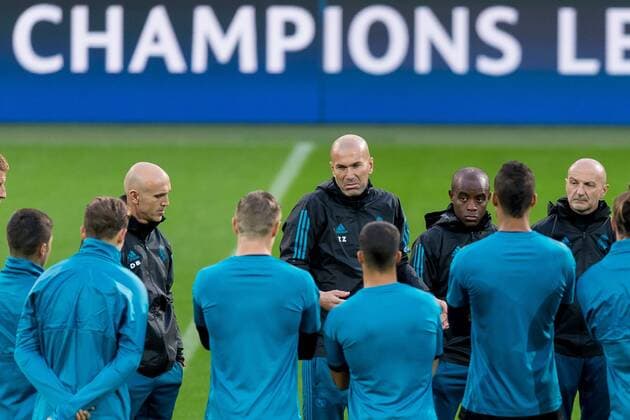 Dortmund, Germany, 25.09.2017, UEFA Champions League Training von Real Madrid, Trainer Zinedine Zidane (Real) spricht zur mannschaft ( DeFodi001