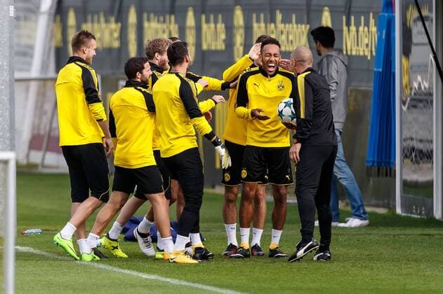 Bilder des Tages - SPORT Dortmund, Germany, Training BV Borussia Dortmund, BVB, Pierre-Emerick Aubameyang (BVB) wird geschnippt ( DeFodi507