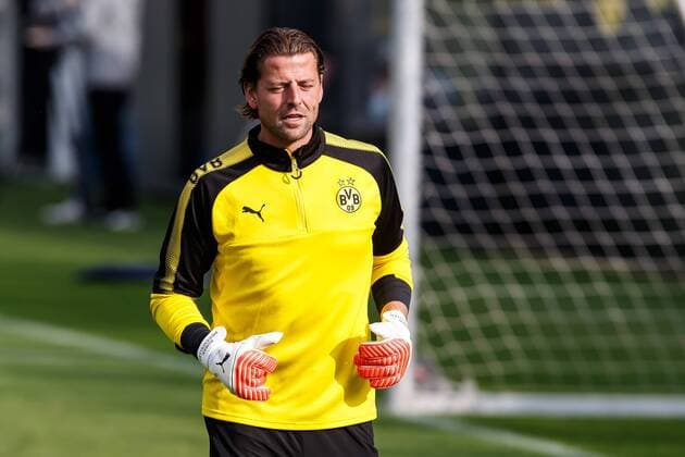 Dortmund, Germany, Training BV Borussia Dortmund, BVB, Torwart Roman Weidenfeller (BVB) guckt ( DeFodi507