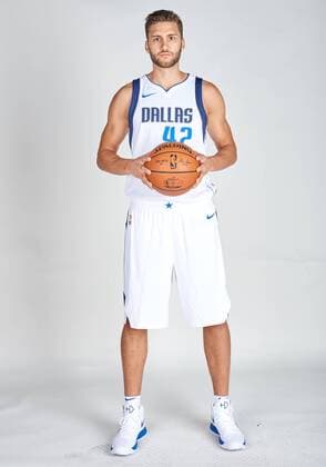 Sept 25, 2017: Dallas Mavericks forward Maxi Kleber 42 poses during the Dallas Mavericks Media Day held at the American Airlines Center in Dallas, TX NBA Basketball Herren USA 2017: Dallas Mavericks Media Day SEPT 25 - ZUMAcp2_ 20150928_zaf_cp2_213 Copyright: xAlbertxPenax