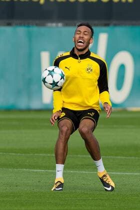 Dortmund, Germany, 2017-09-25, Training BV Borussia Dortmund, BVB, Auba, Pierre-Emerick Aubameyang (BVB) in aktion, bekommt den ball zwischen die beine ( DeFodi001