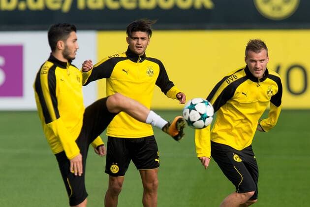 Dortmund, Germany, 2017-09-25, Training BV Borussia Dortmund, BVB, Nuri Sahin (BVB) und Andrey Yarmolenko (BVB) im zweikampf ( DeFodi001