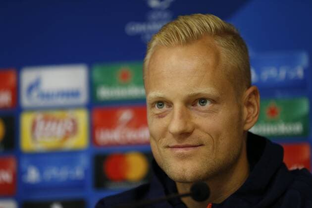 NEERPEDE,BELGIUM - SEPTEMBER 26 : Nicolas Frutos head coach of RSC Anderlecht and Olivier Deschacht defender of RSC Anderlecht during the press conference PK Pressekonferenz of Rsc Anderlecht team the day before the match between Rsc Anderlecht and Celtic Glasgow FC - UEFA Champions League ,26 09 2017. FOOTBALL : Conference De Presse RSC Anderlecht - Neerpede - 26 09 2017 PhotoNews Panoramic  775030925