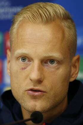 NEERPEDE,BELGIUM - SEPTEMBER 26 : Nicolas Frutos head coach of RSC Anderlecht and Olivier Deschacht defender of RSC Anderlecht during the press conference PK Pressekonferenz of Rsc Anderlecht team the day before the match between Rsc Anderlecht and Celtic Glasgow FC - UEFA Champions League ,26 09 2017. FOOTBALL : Conference De Presse RSC Anderlecht - Neerpede - 26 09 2017 PhotoNews Panoramic  775030925
