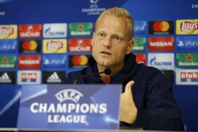 NEERPEDE,BELGIUM - SEPTEMBER 26 : Nicolas Frutos head coach of RSC Anderlecht and Olivier Deschacht defender of RSC Anderlecht during the press conference PK Pressekonferenz of Rsc Anderlecht team the day before the match between Rsc Anderlecht and Celtic Glasgow FC - UEFA Champions League ,26 09 2017. FOOTBALL : Conference De Presse RSC Anderlecht - Neerpede - 26 09 2017 PhotoNews Panoramic  775030925
