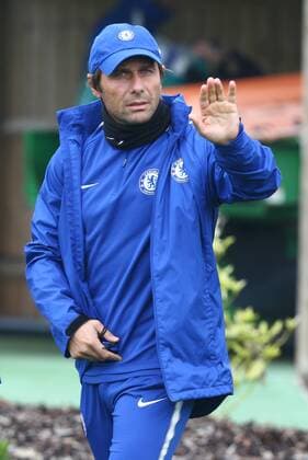 Bilder des Tages - SPORT September 26, 2017 - London, United Kingdom - Chelsea manager Antonio Conte .during Chelsea Training session priory to they game against Atletico Madrid at Chelsea Training Ground on in Cobham, 26 Sept 2017 Chelsea Training Session  - ZUMAn230 20170926_zaa_n230_017 Copyright: xKieranxGalvinx