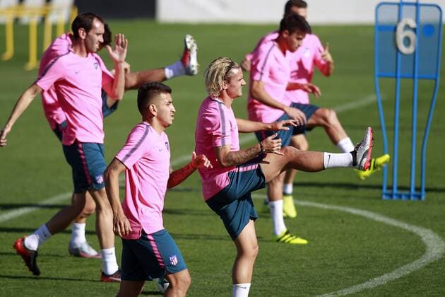 Atletico de Madrid s Diego Godin, Angel Correa, Antoine Griezmann and Nico Gaitan during training session. September 26,2017.  (2017092622)
