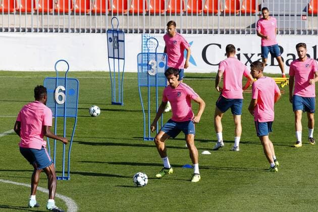 Atletico Madrid s players make exercises during a training session held at Wanda complex in Majadahonda, Madrid, Spain, 26 September 2017. Atletico Madrid will face Chelsea in the UEFA Champions League Group C soccer match on 27 September 2017. Atletico Madrid training !ACHTUNG: NUR REDAKTIONELLE NUTZUNG!  Copyright: xJ.P.xGandulx 20170926-636420504953461589